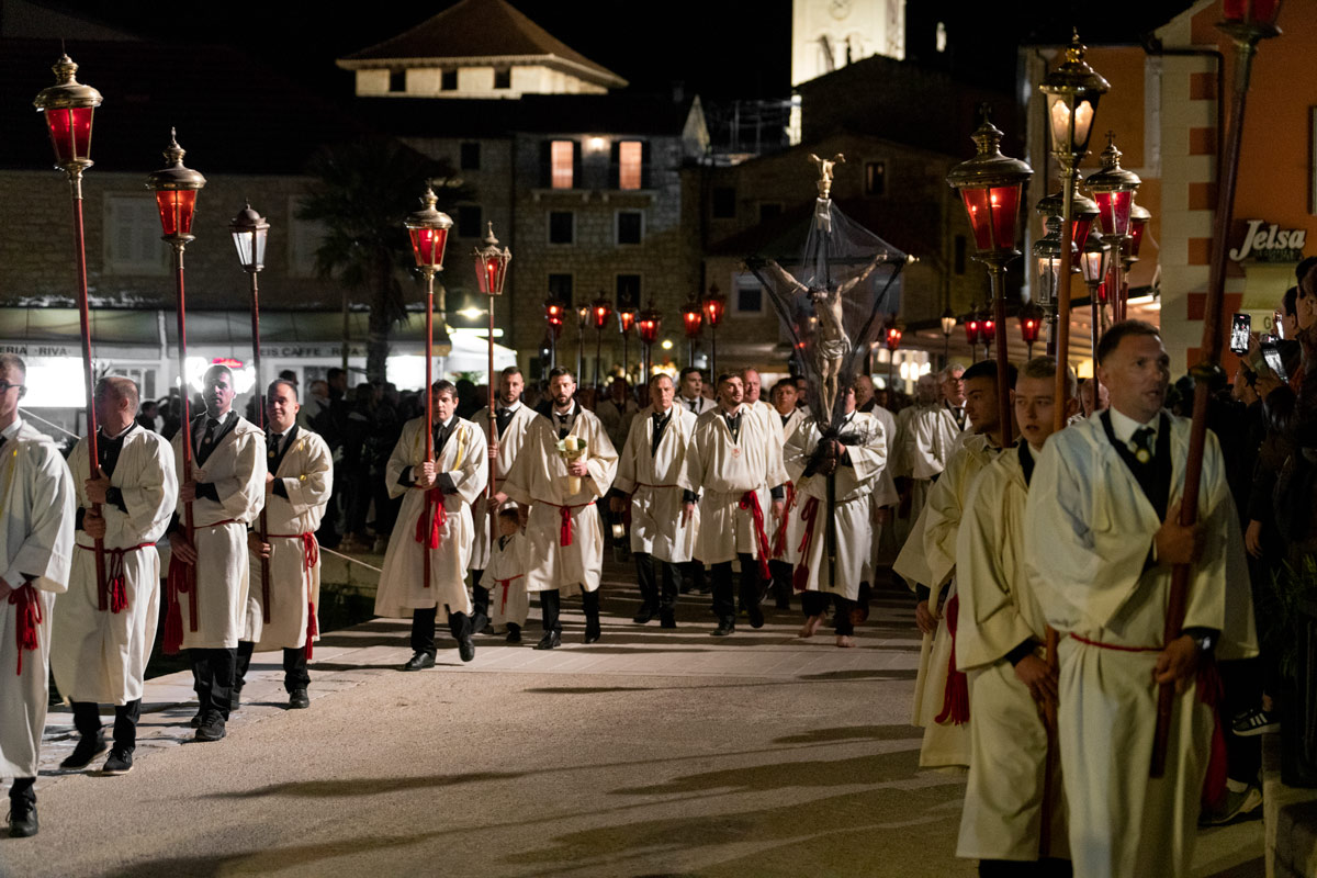 Tradicionalna procesija za križen na otoku Hvaru Domagoj Sever