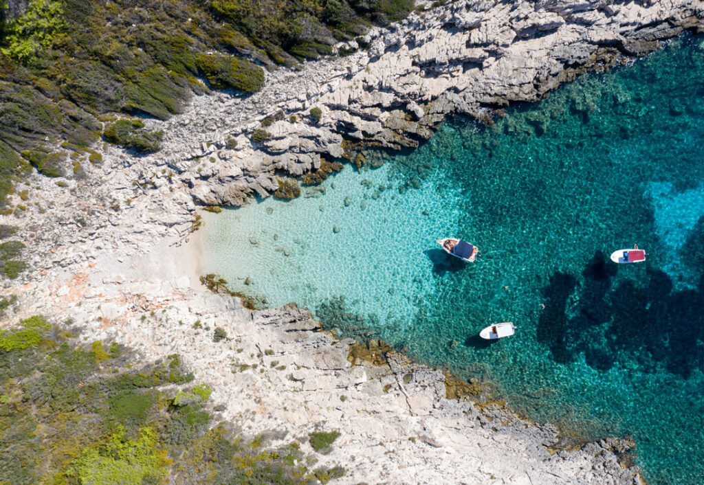 skrivene-plaže-Pakleni-otoci-Perna