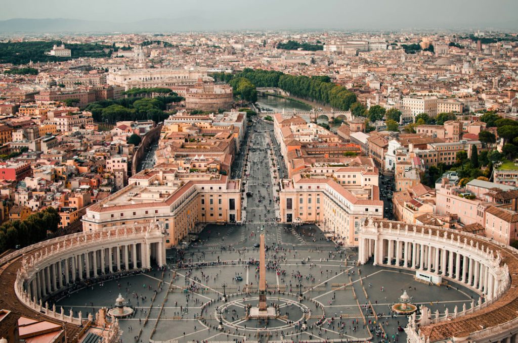 emily in paris rim fontana di trevi caleb miller unsplash